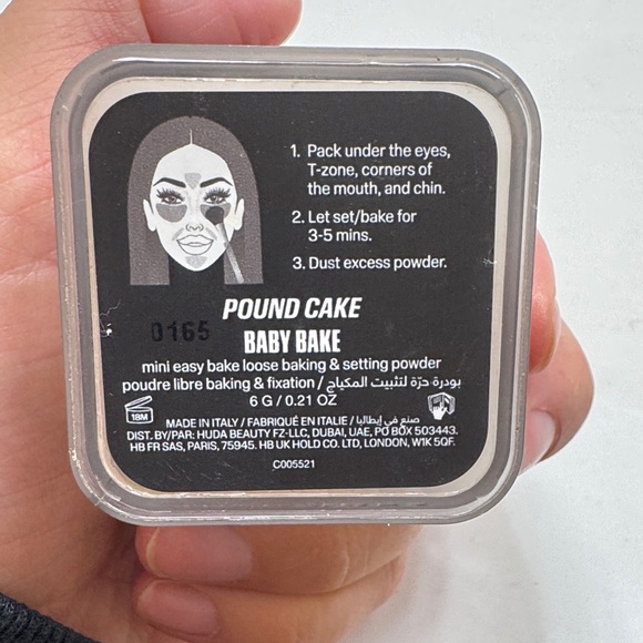 HUDA BEAUTY Other - HUDA BEAUTY Pound Cake Baby Bake Loose Setting Powder